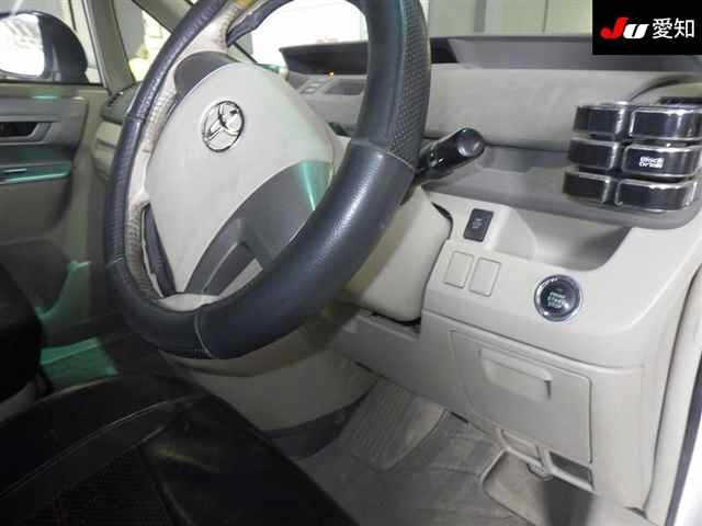 TOYOTA NOAH 2009