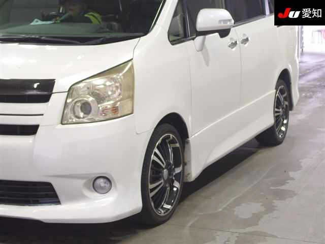 TOYOTA NOAH 2009
