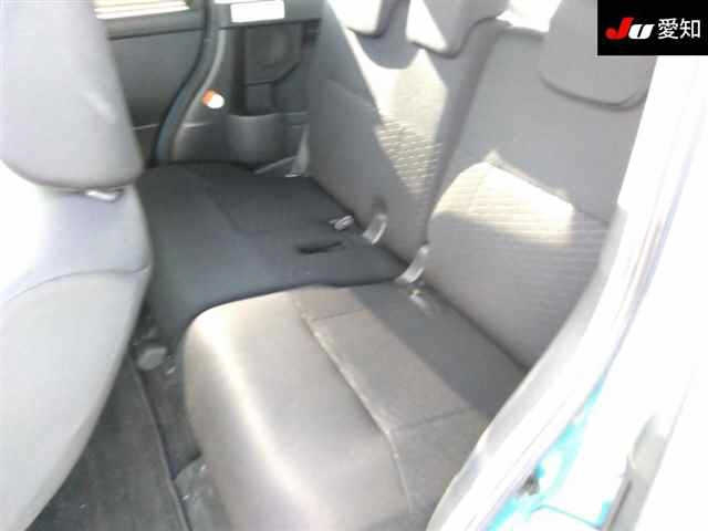 TOYOTA ROOMY 2017