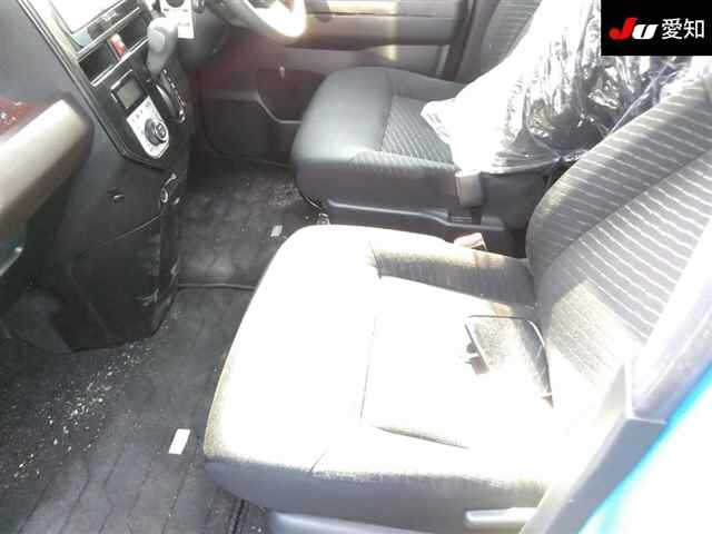 TOYOTA ROOMY 2017