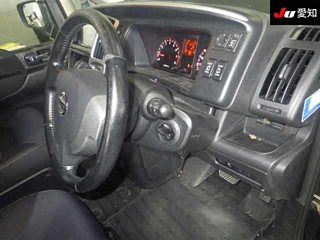 NISSAN SERENA 2010