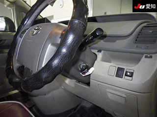 TOYOTA NOAH 2010