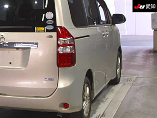 TOYOTA NOAH 2010
