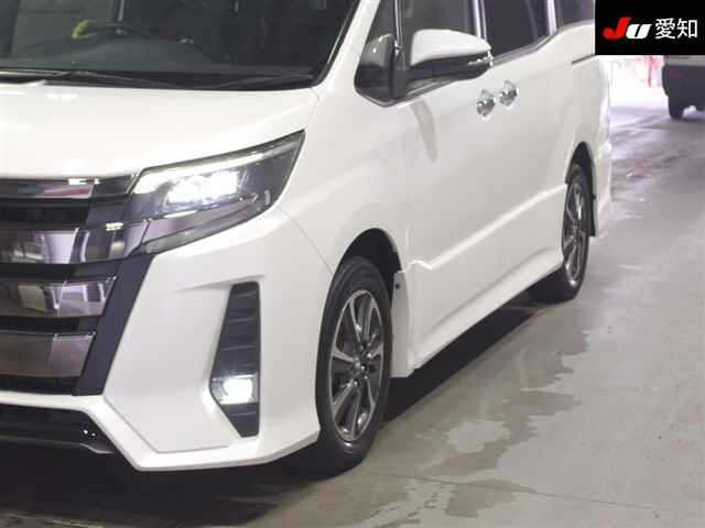 TOYOTA NOAH 2018