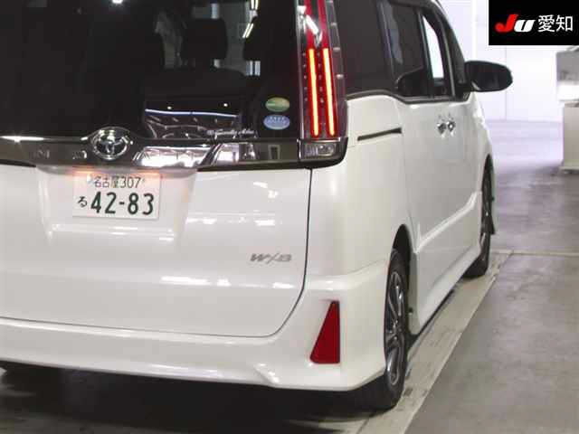 TOYOTA NOAH 2018