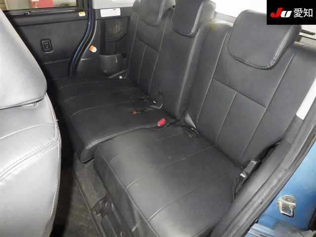 TOYOTA ROOMY 2017