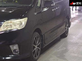 NISSAN SERENA 2010