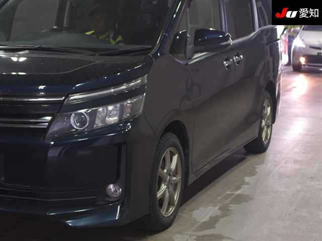 TOYOTA VOXY 2014