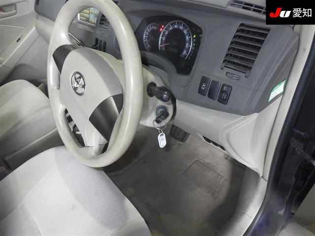 TOYOTA ISIS 2008