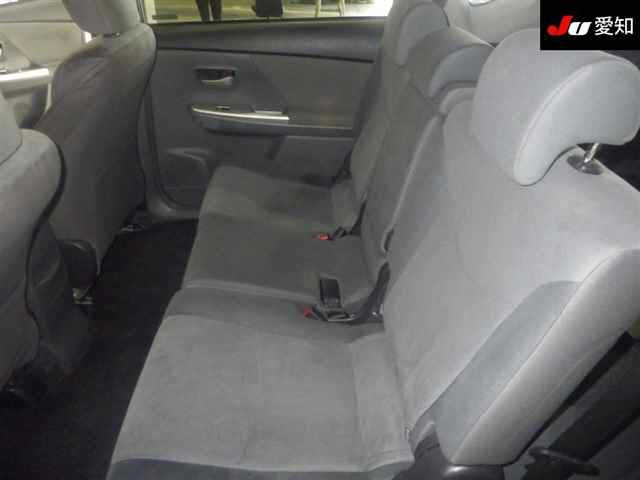 TOYOTA PRIUS ALPHA 2012