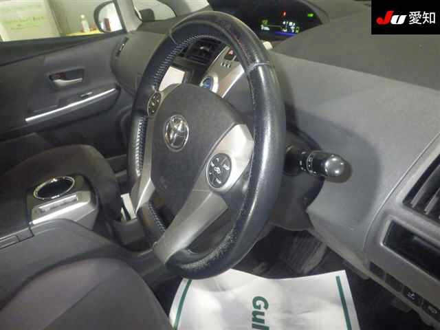 TOYOTA PRIUS ALPHA 2012