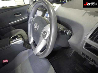 TOYOTA PRIUS ALPHA 2013