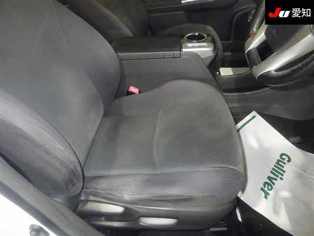 TOYOTA PRIUS ALPHA 2012