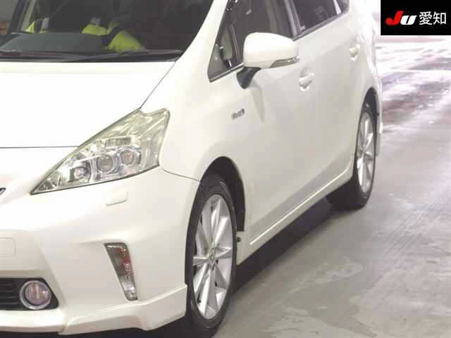 TOYOTA PRIUS ALPHA 2012