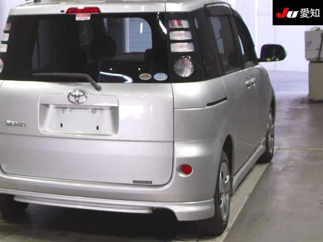 TOYOTA SIENTA 2010