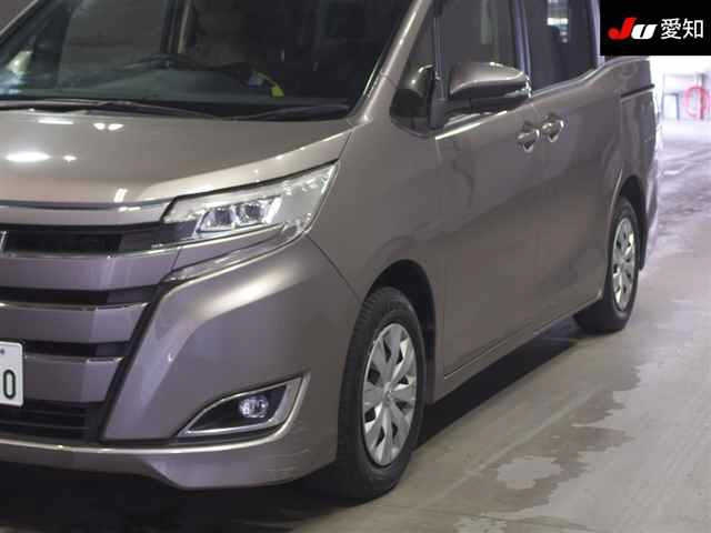 TOYOTA NOAH 2017