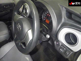 TOYOTA VITZ 2011