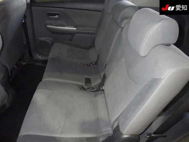 TOYOTA PRIUS ALPHA 2012