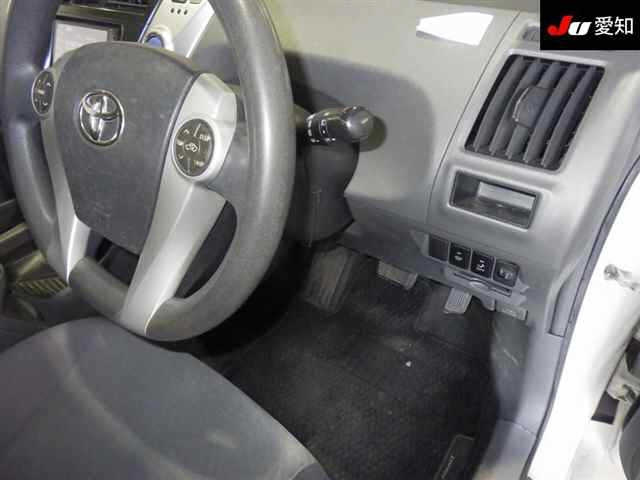 TOYOTA PRIUS ALPHA 2012