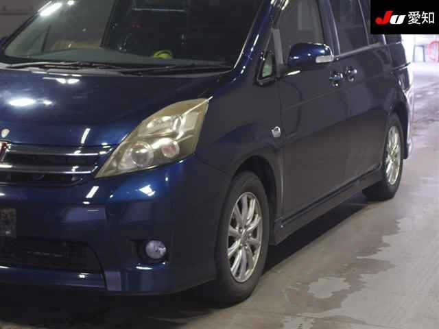 TOYOTA ISIS 2010
