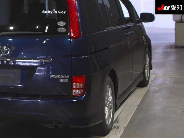 TOYOTA ISIS 2010