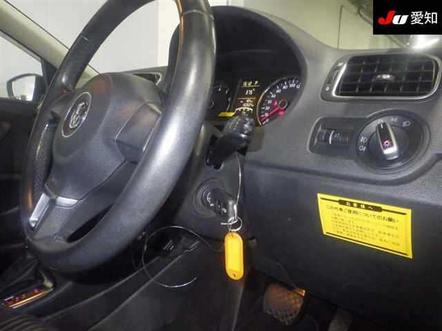 VOLKSWAGEN POLO 2012