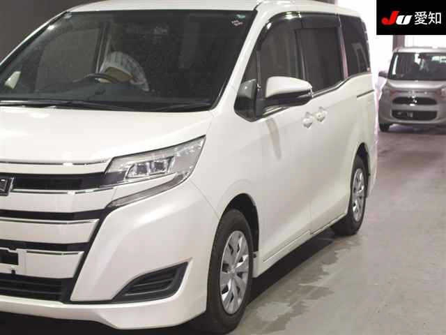 TOYOTA NOAH 2017