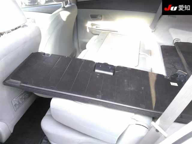 TOYOTA PRIUS ALPHA 2012