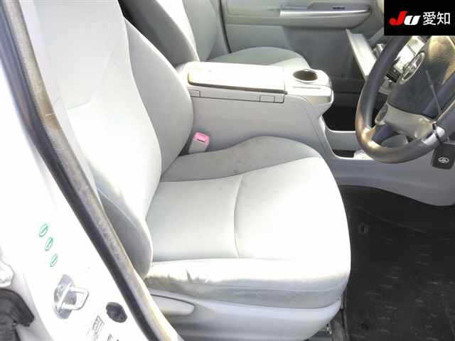 TOYOTA PRIUS ALPHA 2012