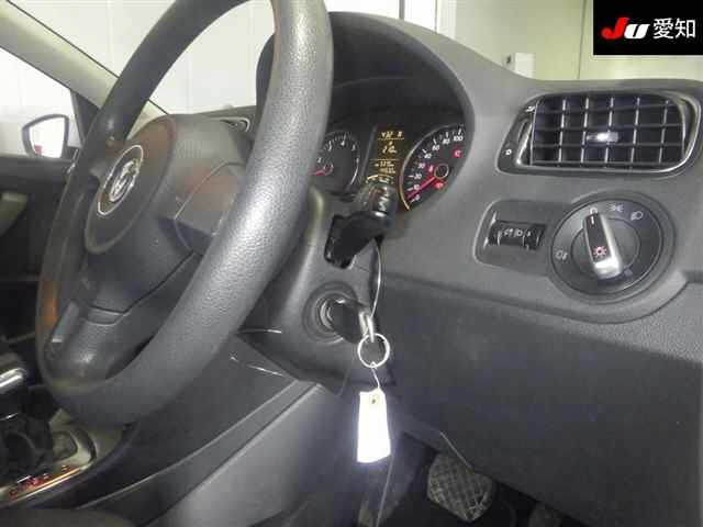 VOLKSWAGEN POLO 2010