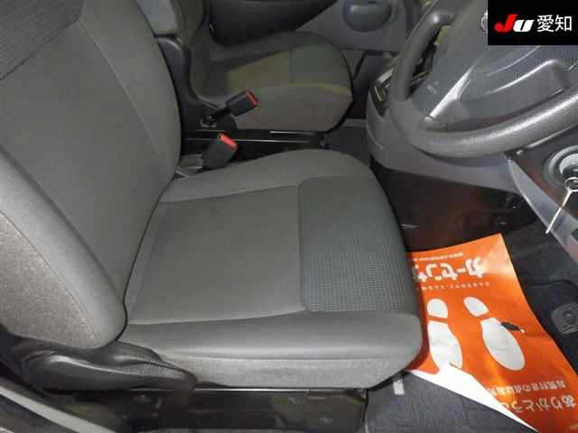 NISSAN NV200 2019