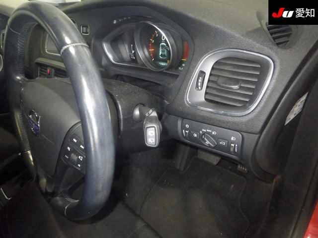 VOLVO V40 2014