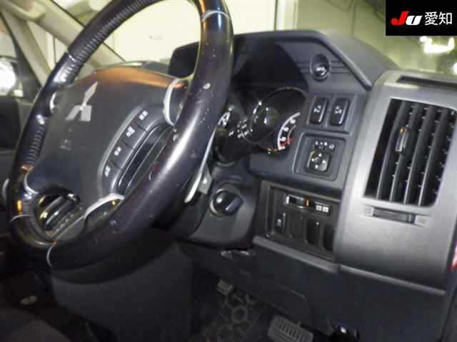 MITSUBISHI DELICA D5 2010