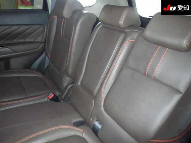 MITSUBISHI OUTLANDER PHEV 2016