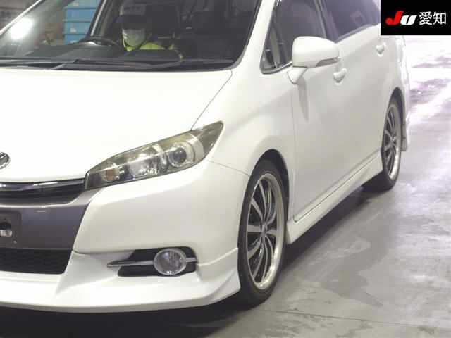 TOYOTA WISH 2013
