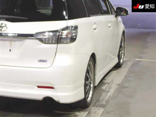 TOYOTA WISH 2013