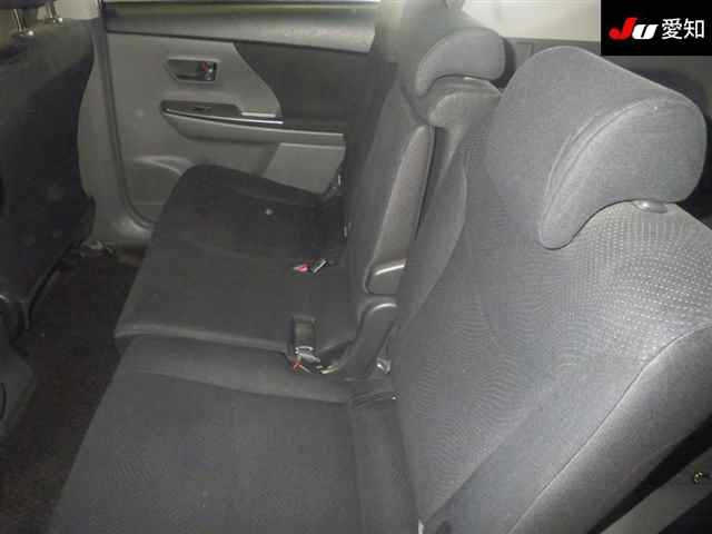 TOYOTA PRIUS ALPHA 2014