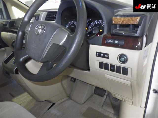 TOYOTA ALPHARD 2013