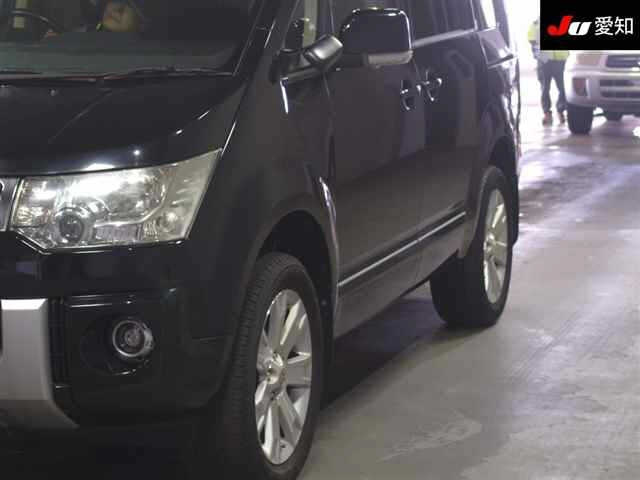 MITSUBISHI DELICA D5 2011