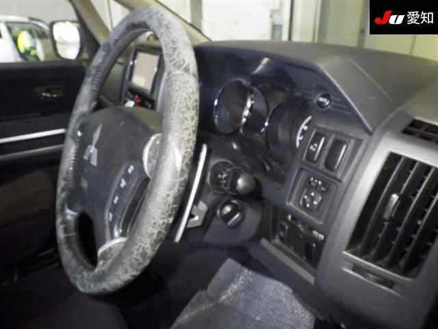 MITSUBISHI DELICA D5 2010