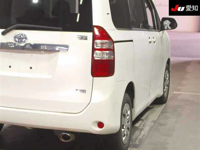 TOYOTA NOAH 2013