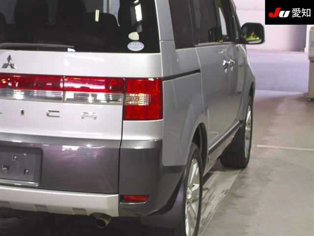 MITSUBISHI DELICA D5 2010