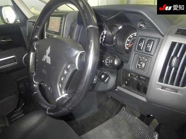 MITSUBISHI DELICA D5 2011