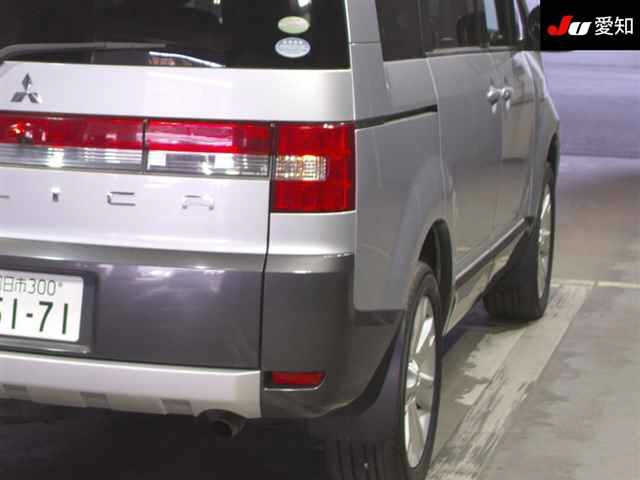 MITSUBISHI DELICA D5 2011