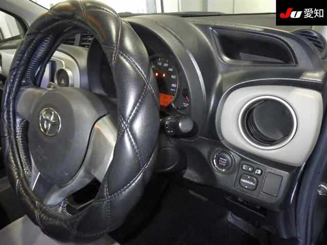 TOYOTA VITZ 2011