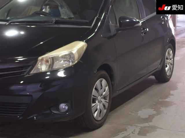 TOYOTA VITZ 2011