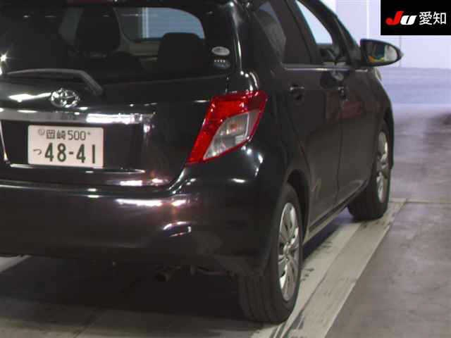 TOYOTA VITZ 2011