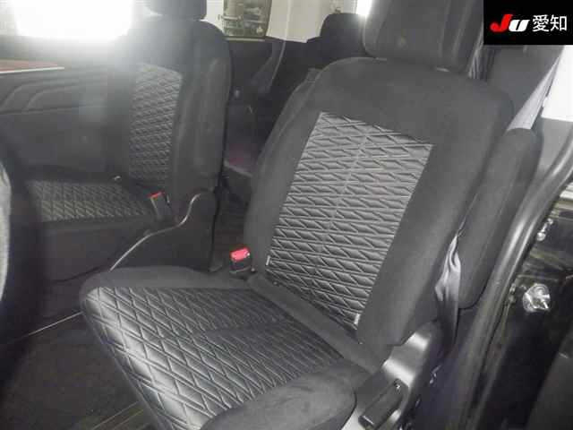 MITSUBISHI DELICA D5 2023