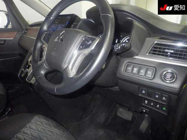MITSUBISHI DELICA D5 2023