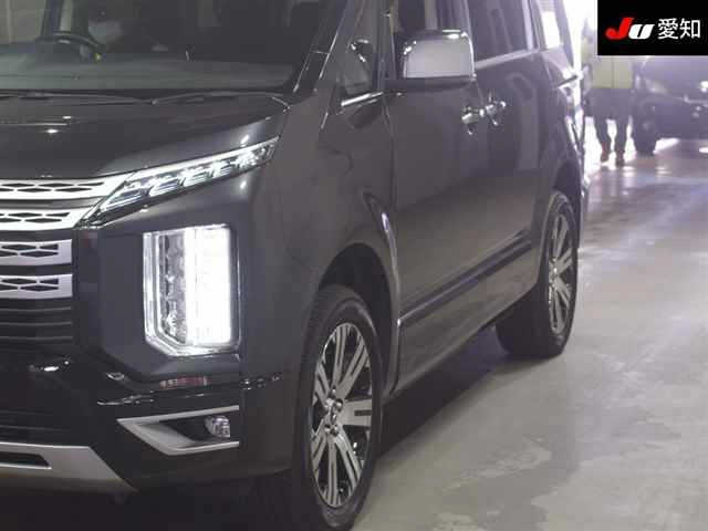 MITSUBISHI DELICA D5 2023